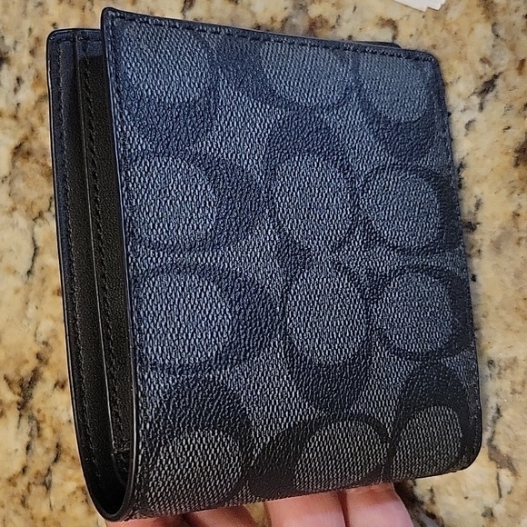 New coach wallet - Picture 3 of 4